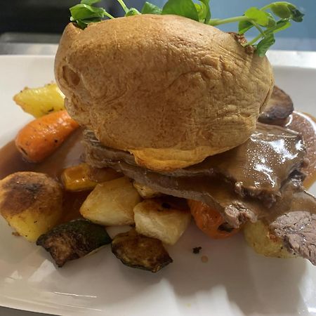 The Wheatsheaf Hotel And Restaurant سوينتون المظهر الخارجي الصورة
